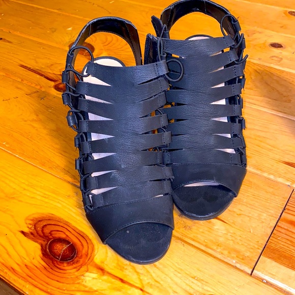 Black zip up open heel shoe - Picture 2 of 3